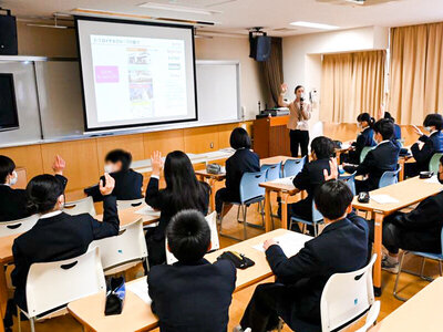都内の中学校で職業講話を行いました。